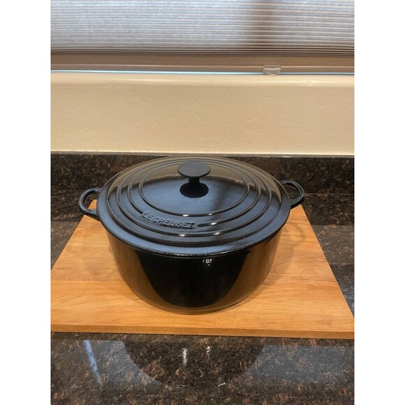 Le Creuset Dutch Oven #30 – 9 qt / 8.4 liters black - Picture 1 of 8